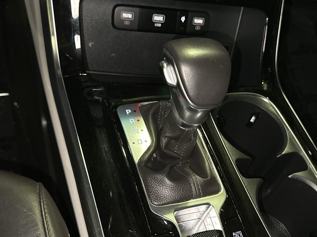 Used 2024 Kia Carnival EX FWD image 28