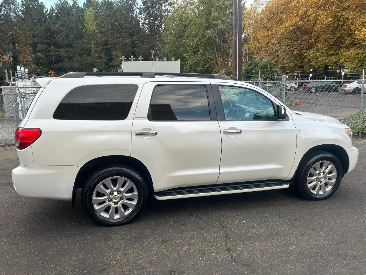 Used 2014 Toyota Sequoia Platinum w/ Preferred Accessory Package AWD/4WD image 4
