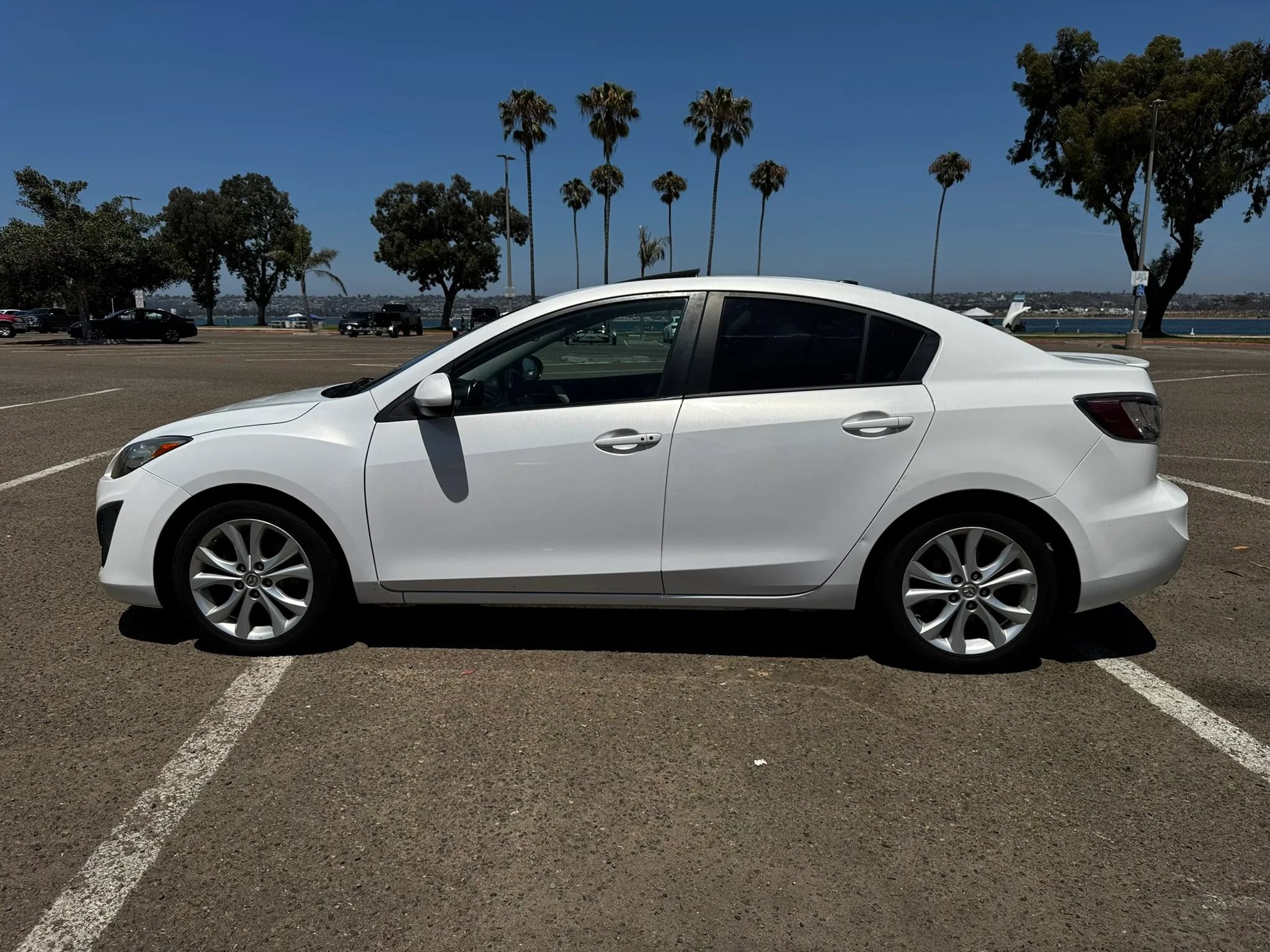 Used 2011 MAZDA MAZDA3 s Sport w/ Tech Pkg FWD image 2