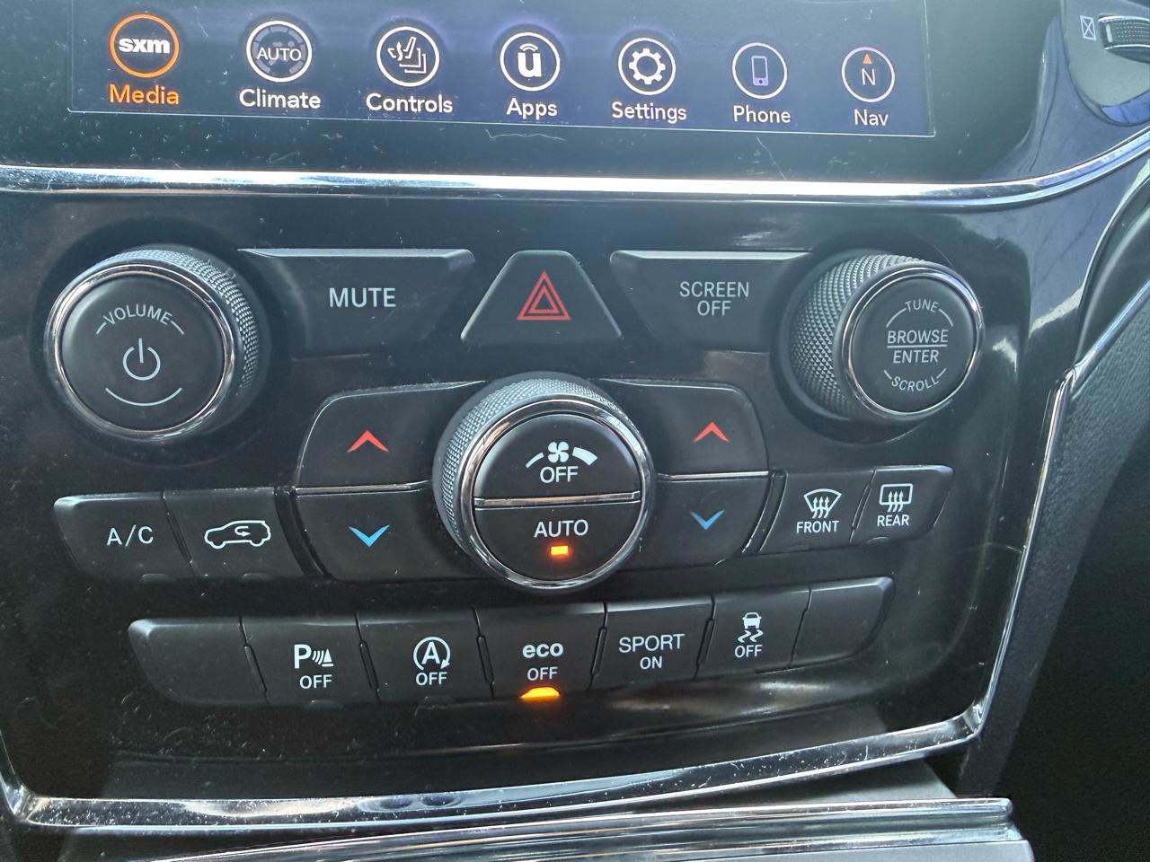 Used 2020 Jeep Grand Cherokee Limited w/ Luxury Group II image 12