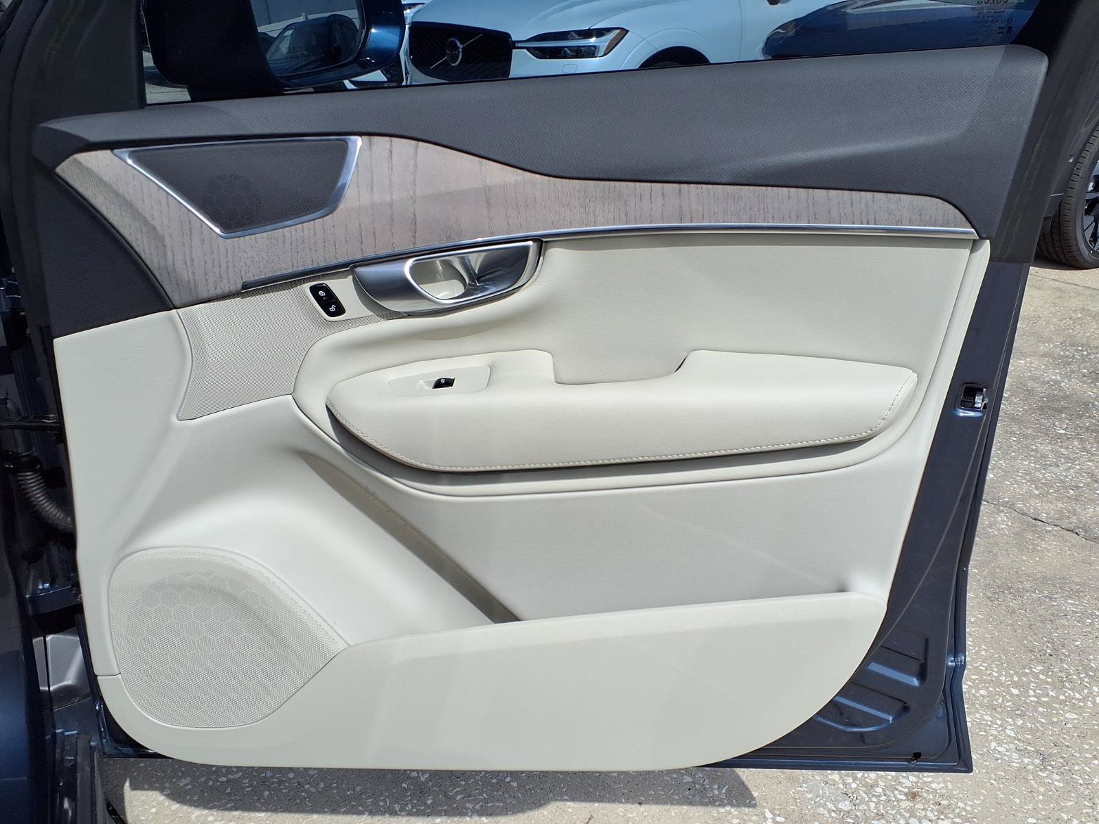 Certified 2023 Volvo XC90 B6 Plus AWD/4WD image 13