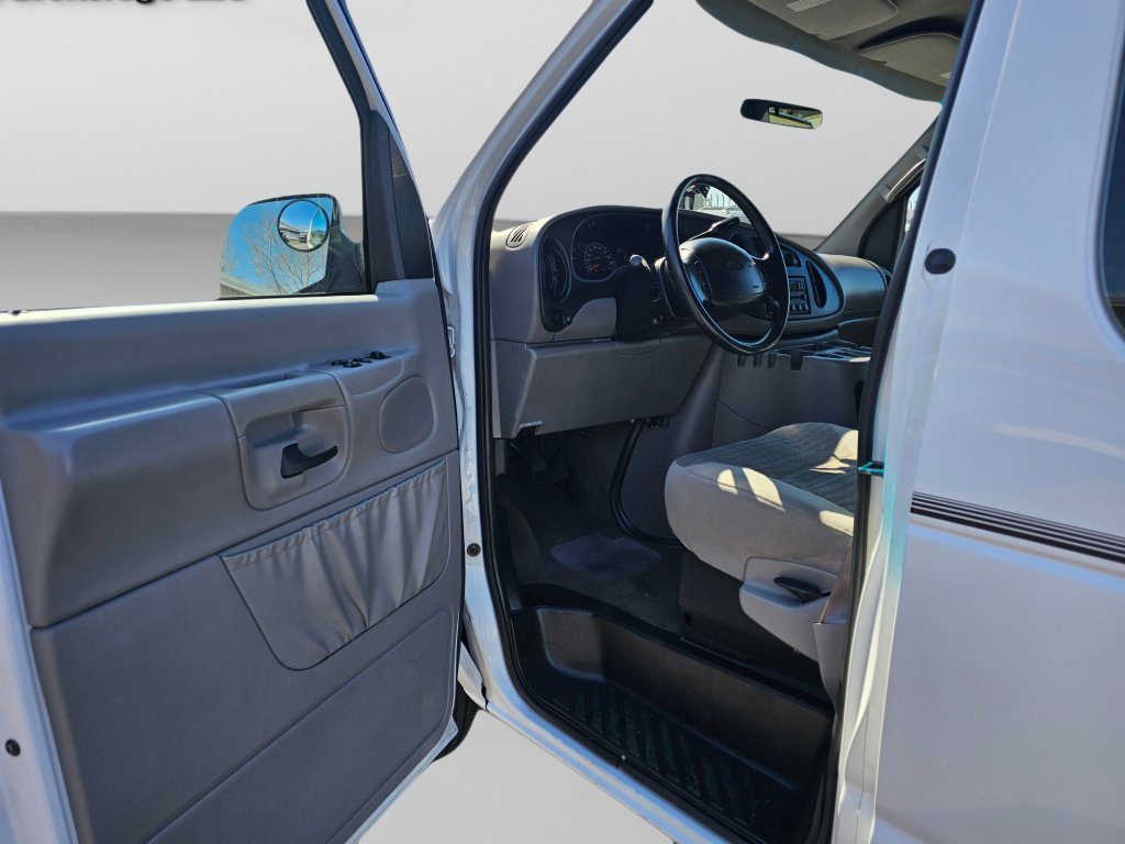 Used 2001 Ford E-350 and Econoline 350 Club Wagon image 17