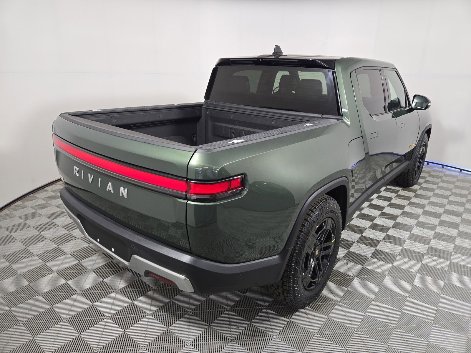 Used 2023 Rivian R1T Adventure image 5