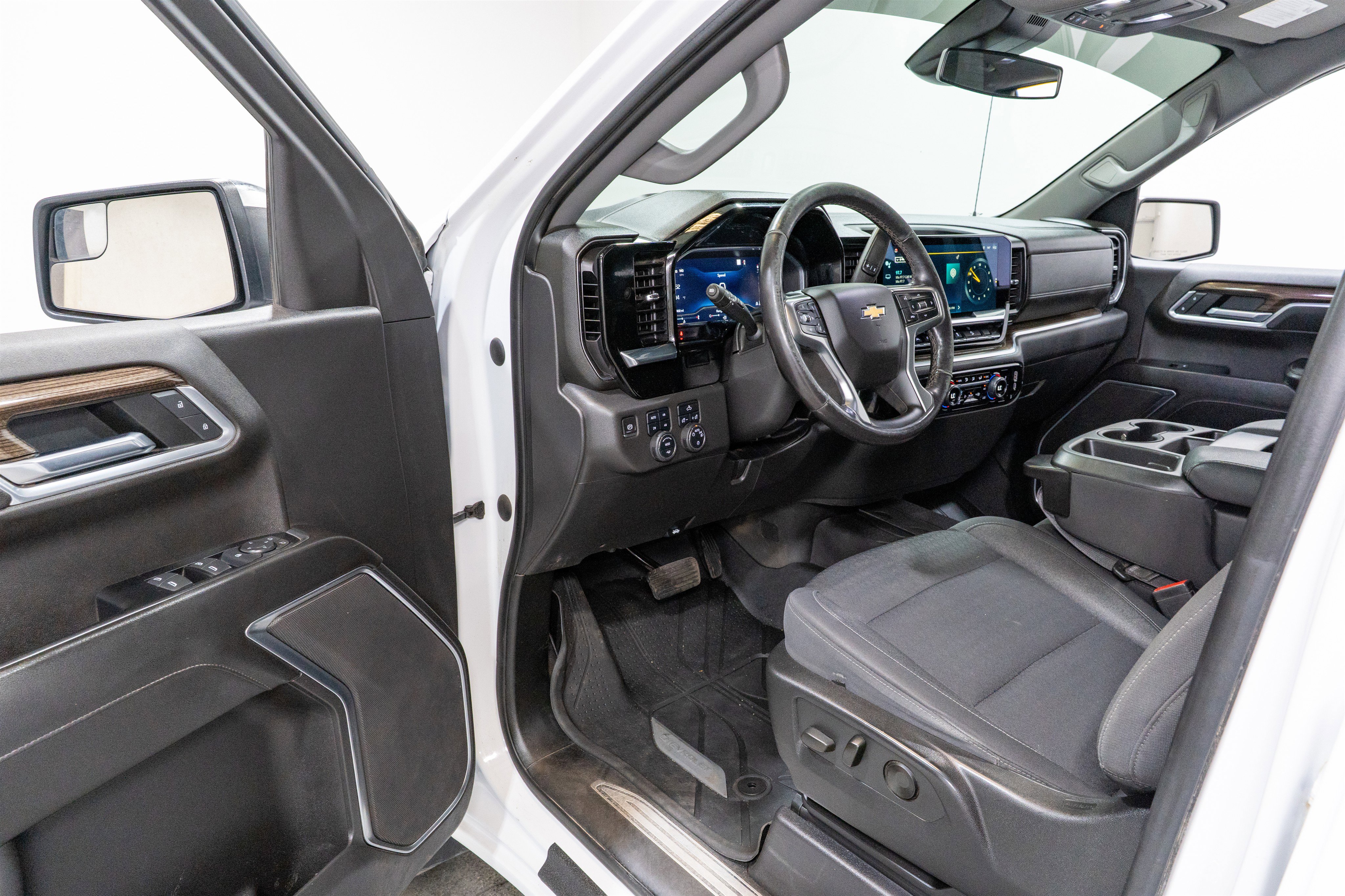 Used 2022 Chevrolet Silverado 1500 LT w/ Z71 Off-Road Package image 13