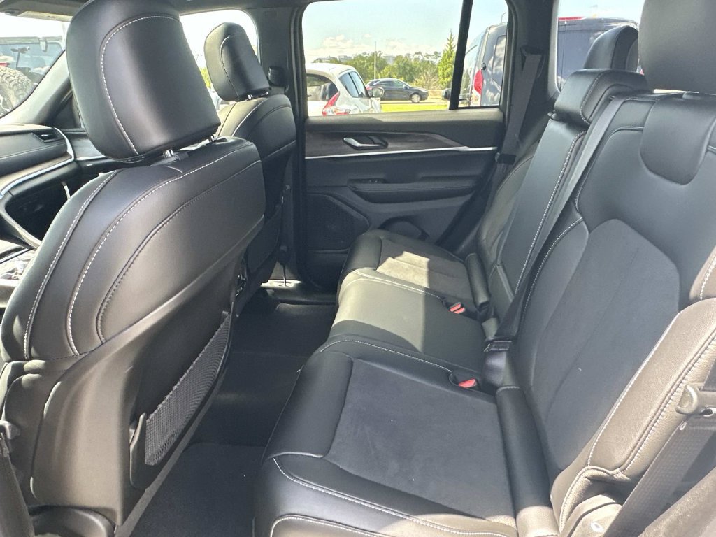 New 2027 Jeep Grand Cherokee Altitude AWD/4WD image 16