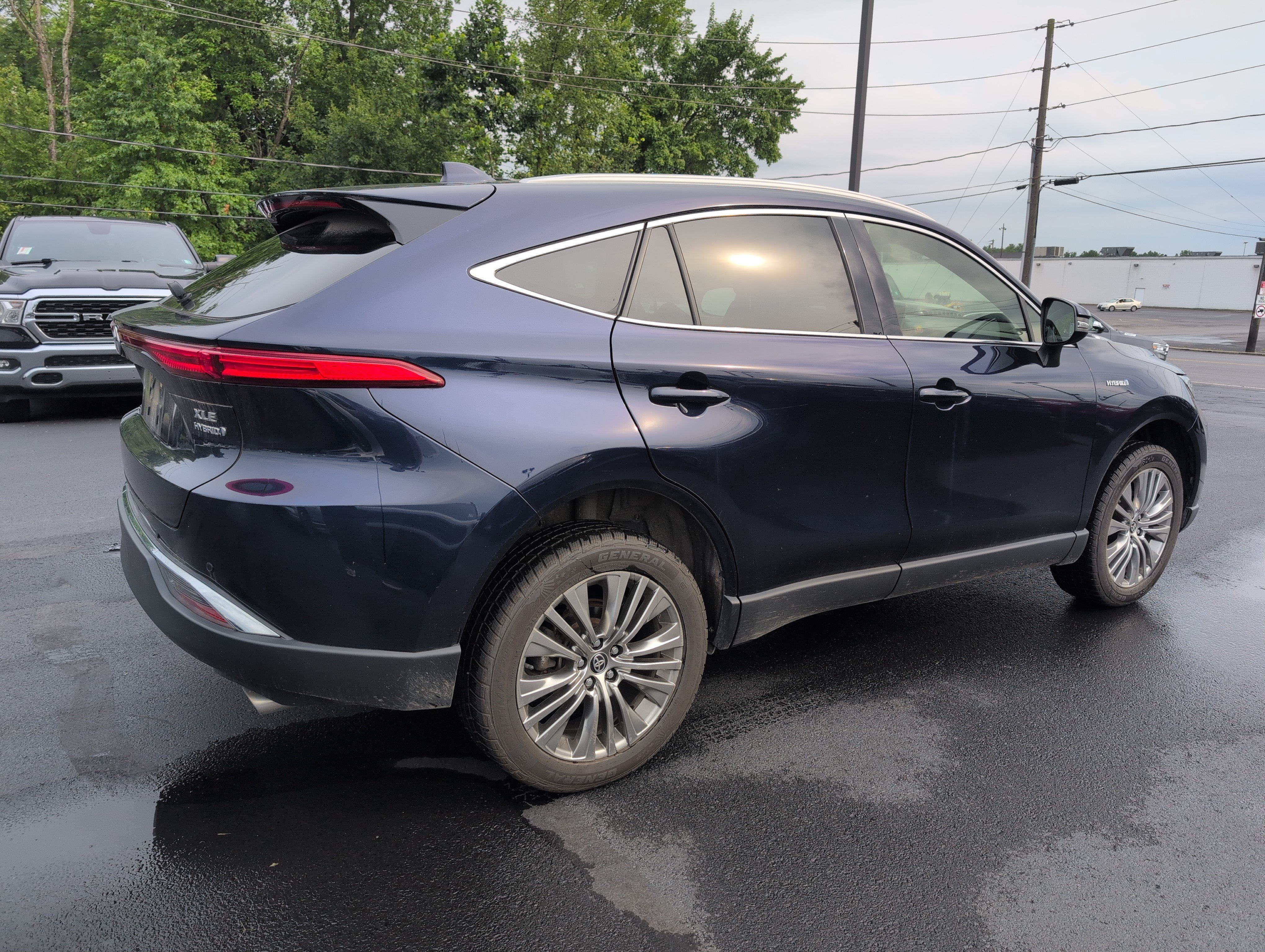 Used 2021 Toyota Venza XLE w/ Softex Package AWD/4WD image 3