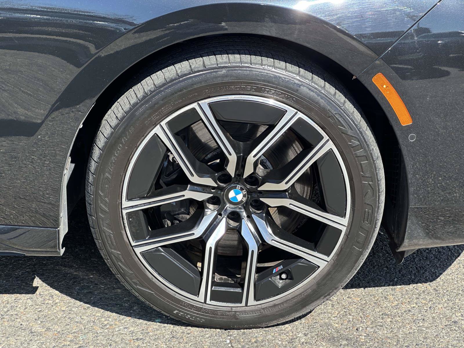Used 2023 BMW 760i xDrive w/ Executive Package AWD/4WD image 10
