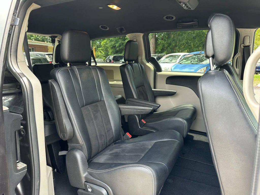 Used 2019 Dodge Grand Caravan SXT image 8