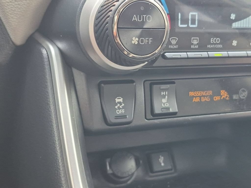 Used 2022 Toyota RAV4 XLE Premium AWD/4WD image 21