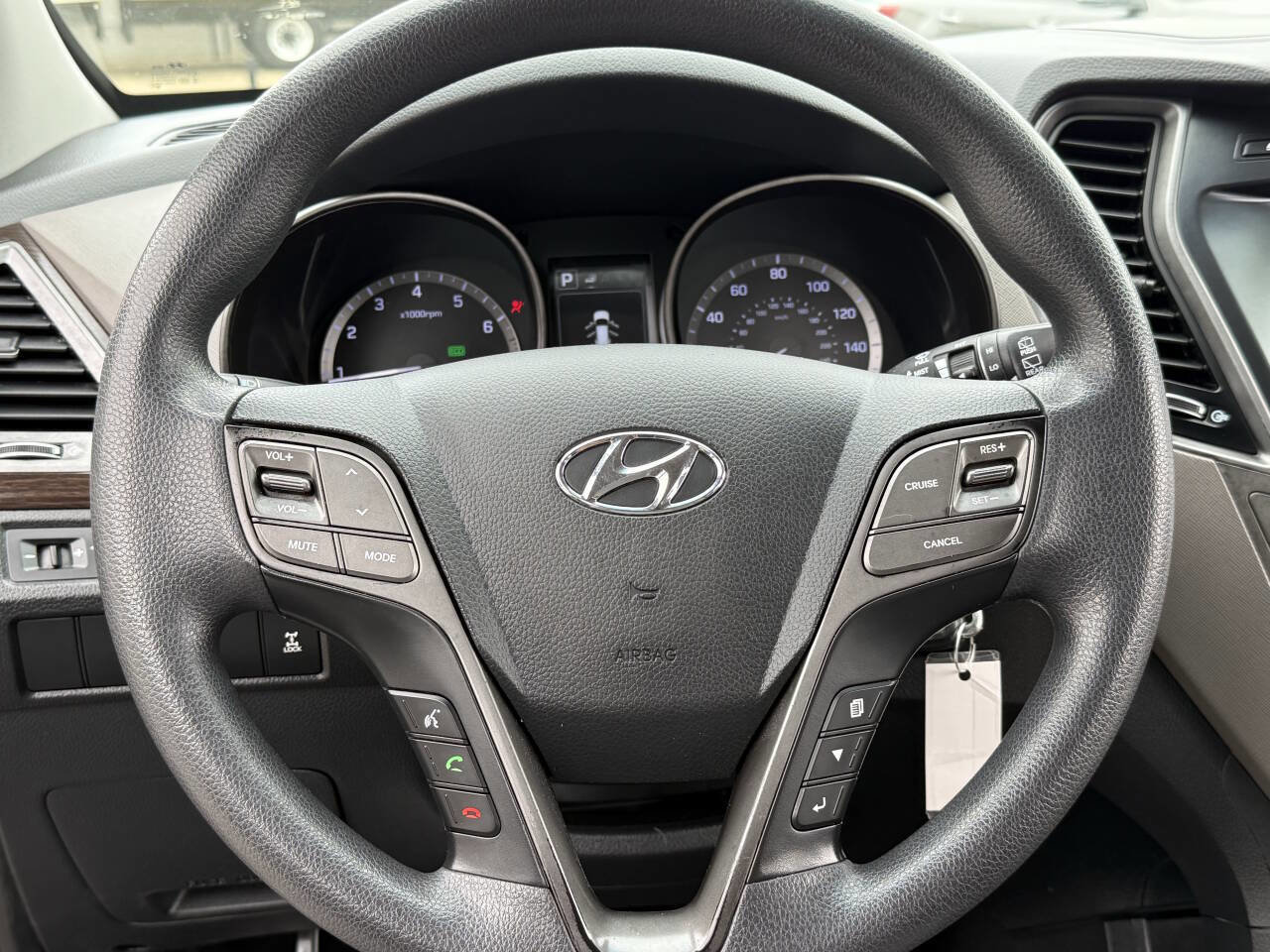 Used 2017 Hyundai Santa Fe SE AWD/4WD image 14