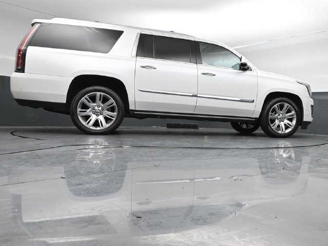 Used 2018 Cadillac Escalade ESV Premium Luxury AWD/4WD image 45