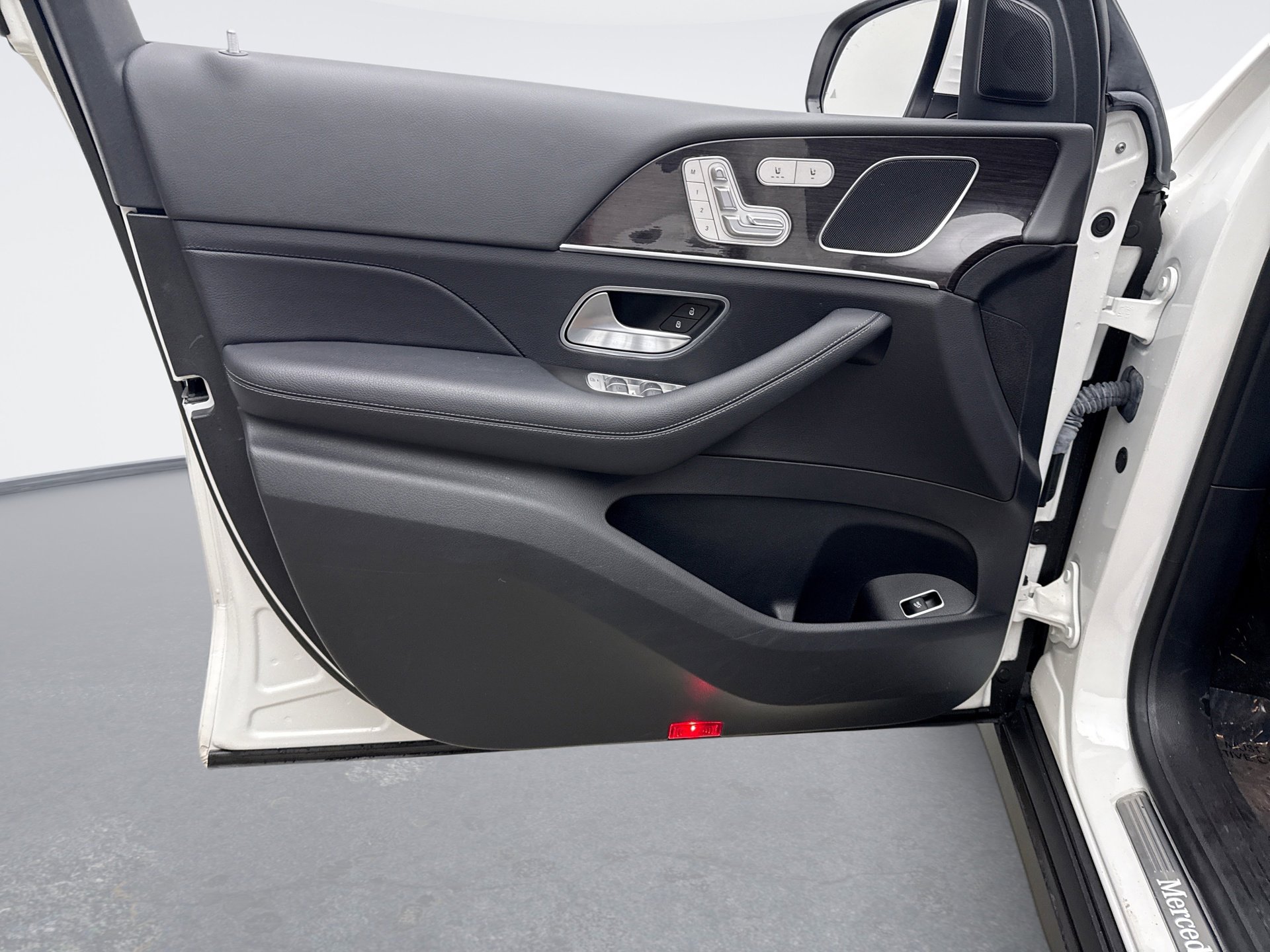 Used 2023 Mercedes-Benz GLE 350 4MATIC image 9