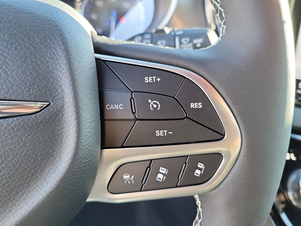 New 2025 Chrysler Voyager LX image 5