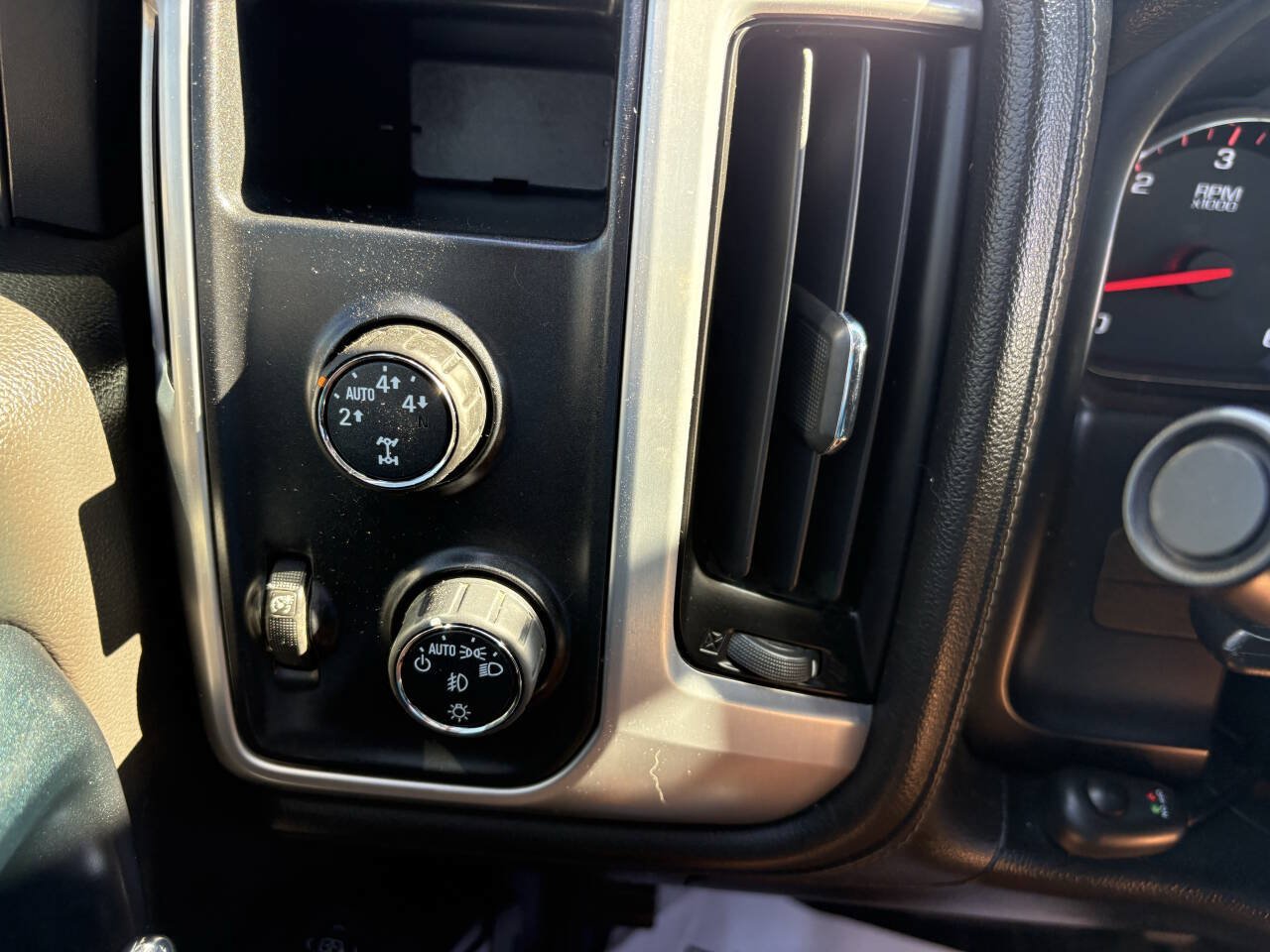 Used 2014 GMC Sierra 1500 SLE w/ SLE Value Package AWD/4WD image 30