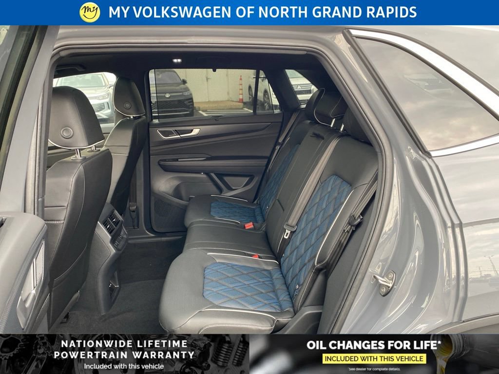 New 2026 Volkswagen Atlas Cross Sport SEL Premium R-Line AWD/4WD image 17