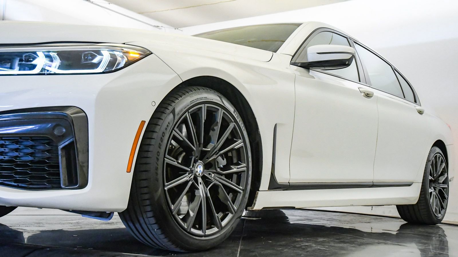 Certified 2022 BMW 740i w/ M Sport Package RWD image 10