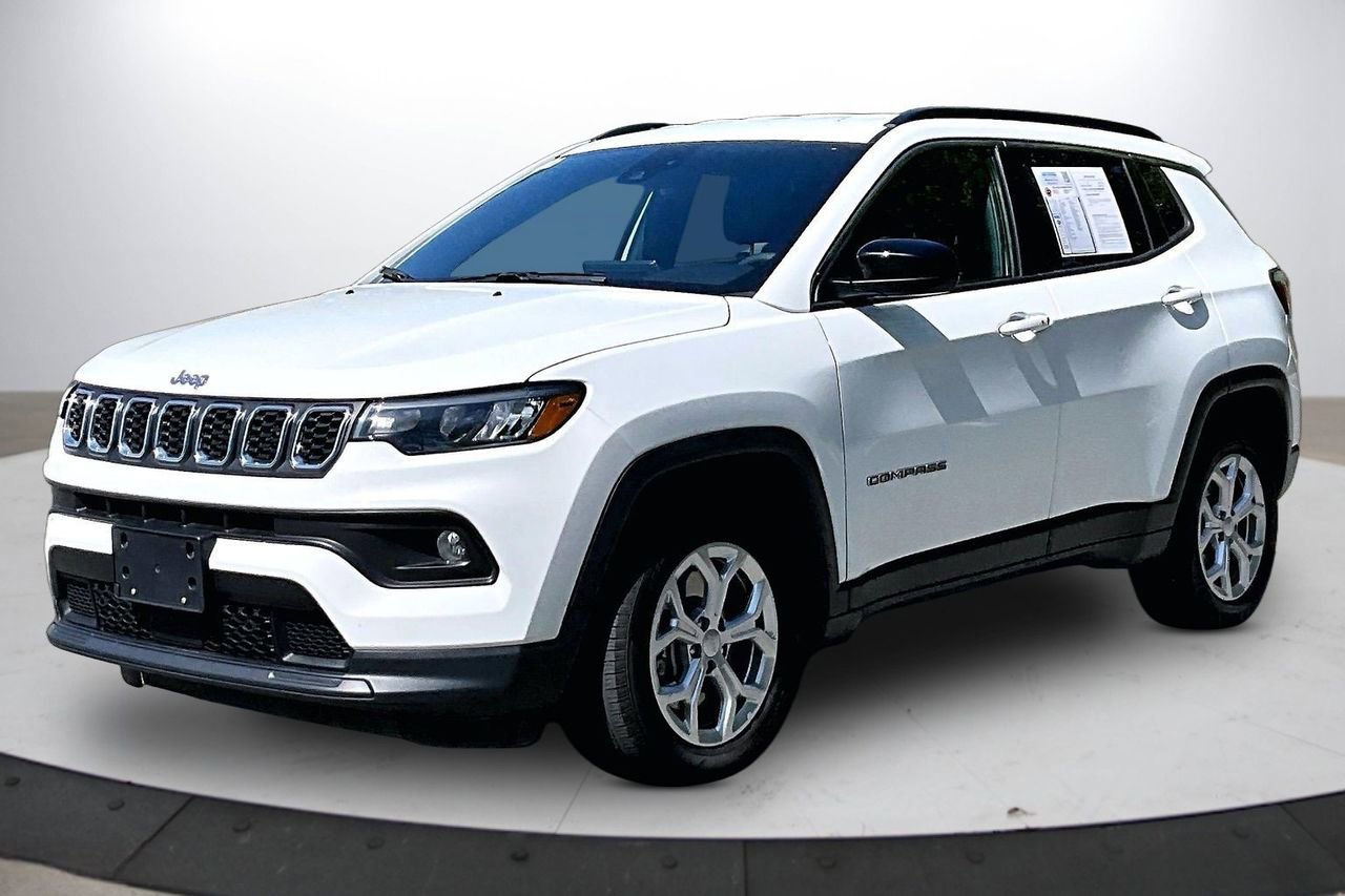 Used 2024 Jeep Compass Latitude AWD/4WD image 4