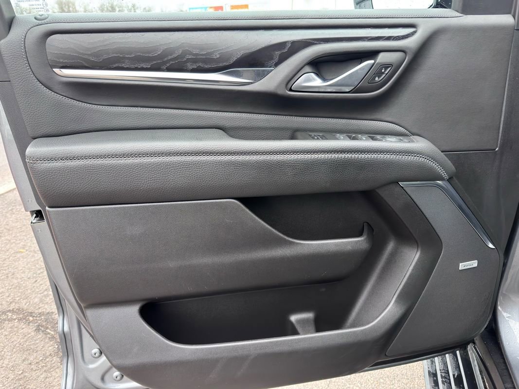 Used 2022 GMC Yukon Denali w/ Denali Premium Package image 10