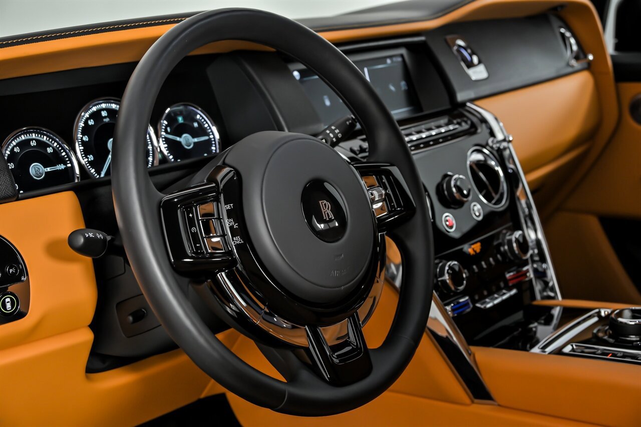 Used 2022 Rolls-Royce Cullinan w/ Dark Exterior Package AWD/4WD image 26