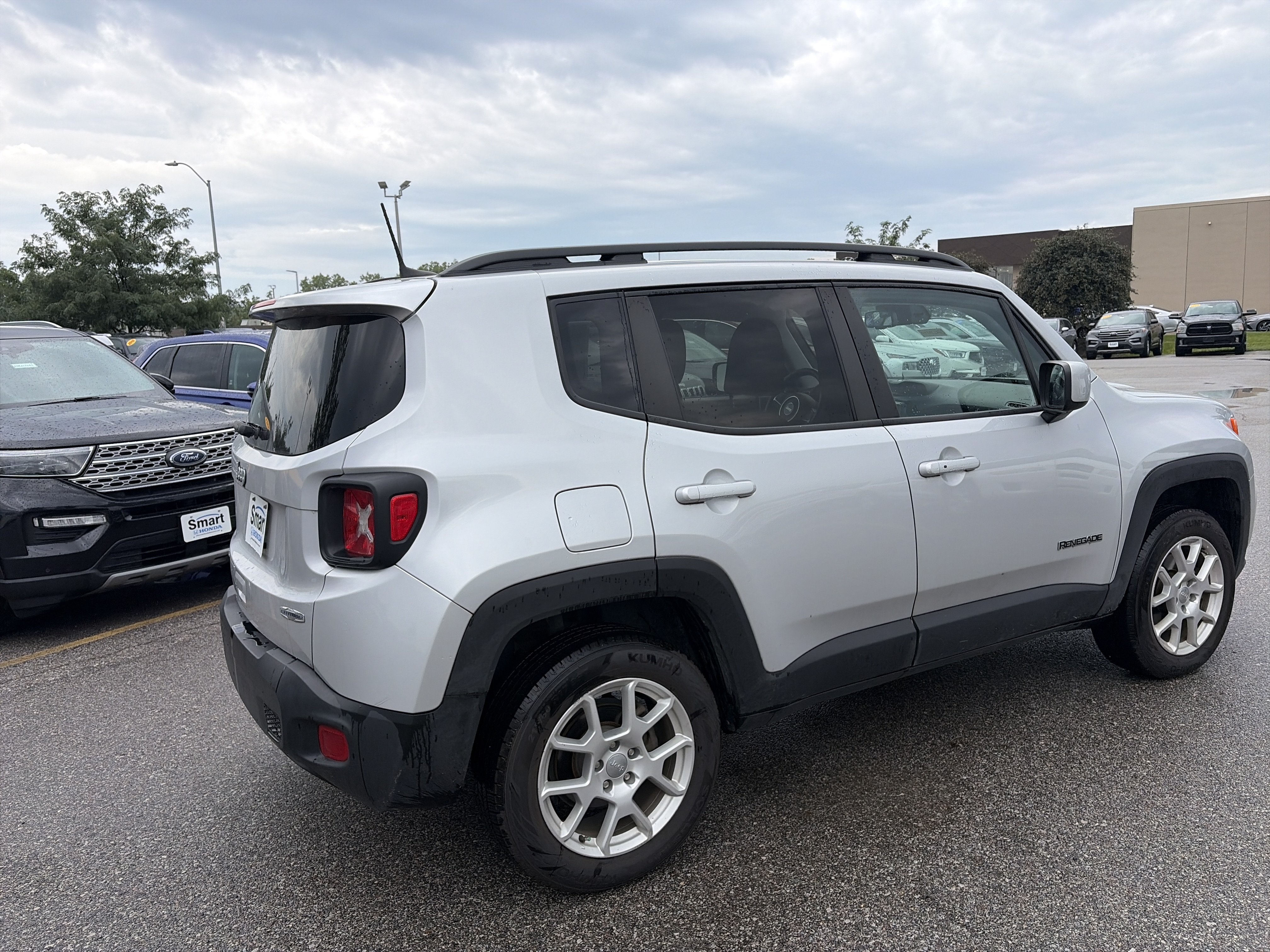 Used 2020 Jeep Renegade Latitude w/ Cold Weather Group AWD/4WD image 4