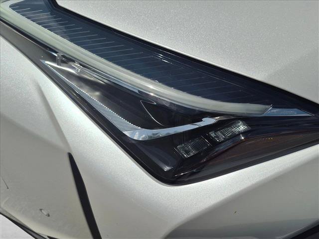 Used 2022 Lexus UX 200 w/ Accessory Package (Z2) FWD image 6