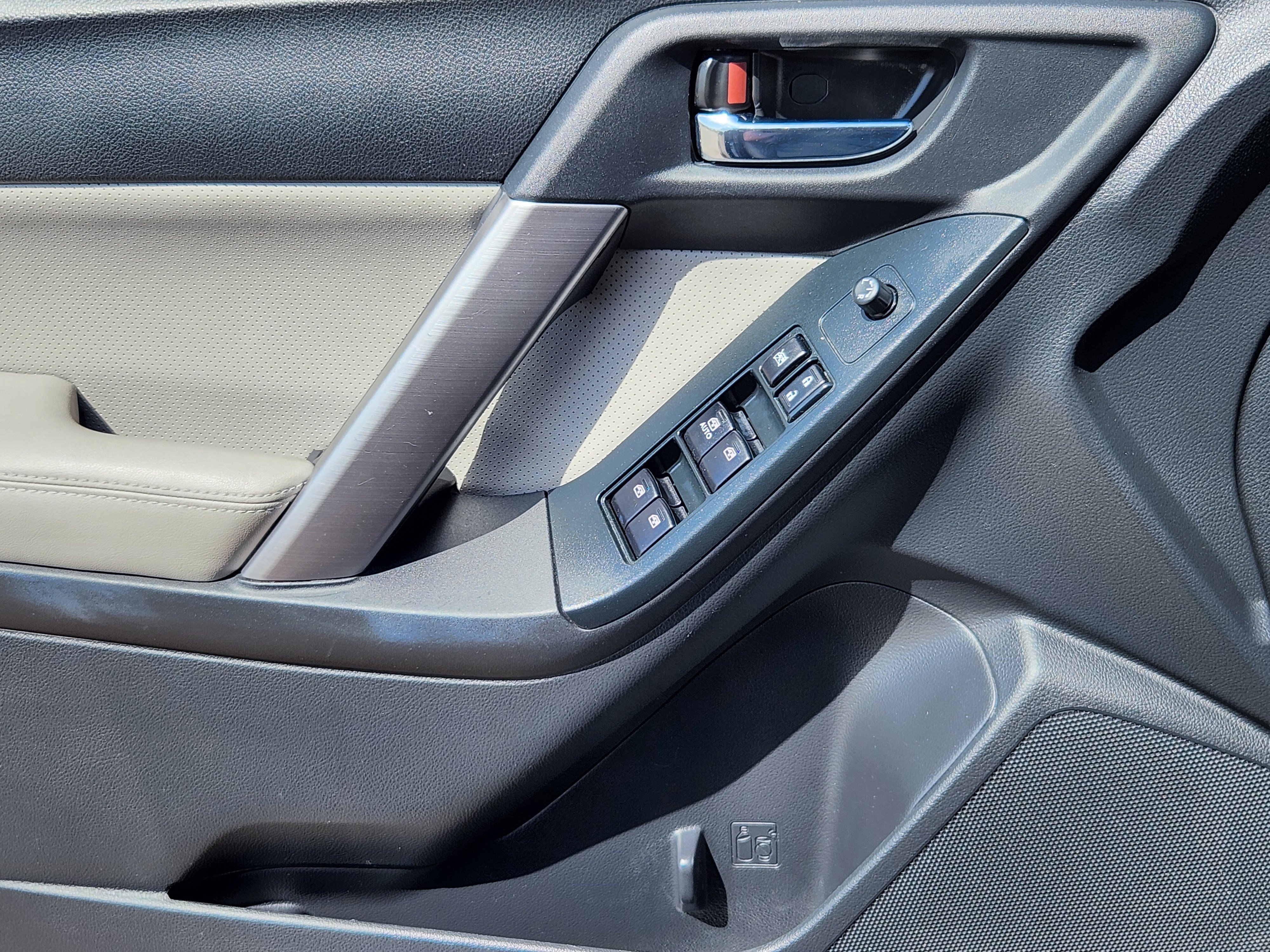 Used 2015 Subaru Forester 2.5i Limited AWD/4WD image 6