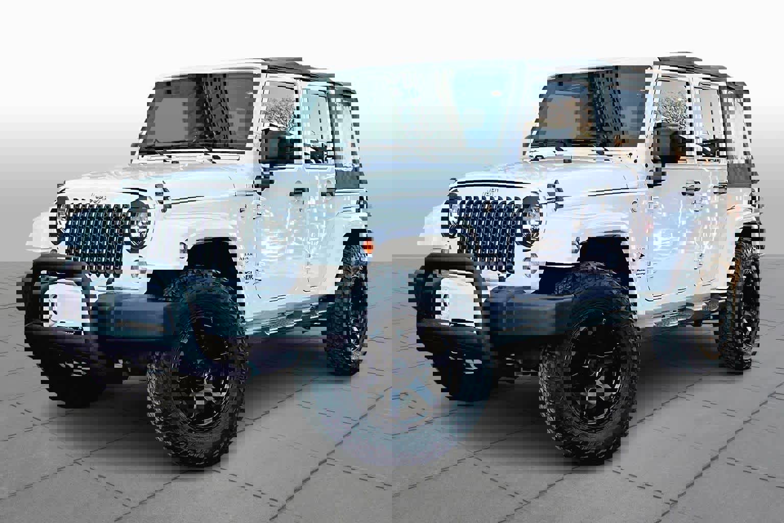 Used 2016 Jeep Wrangler Unlimited Sahara w/ Max Tow Package image 34