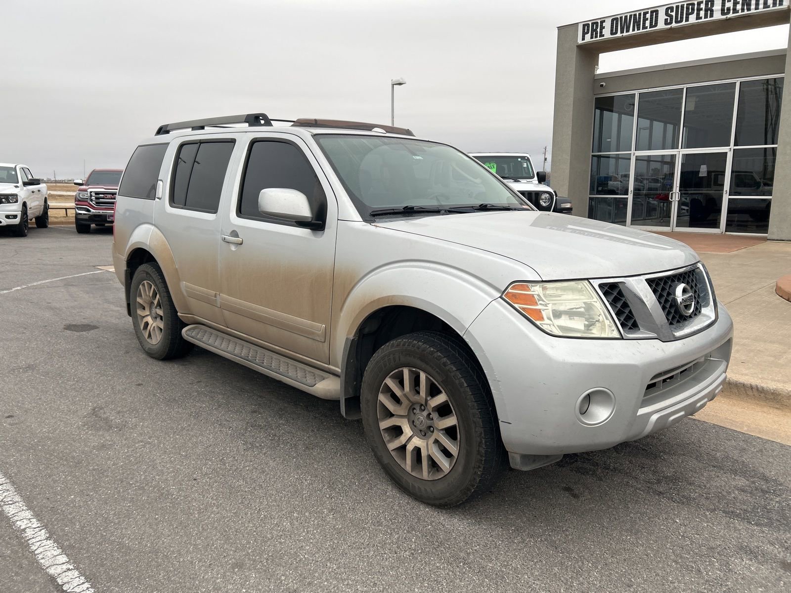 Used 2010 Nissan Pathfinder LE w/ Navigation Pkg image 3