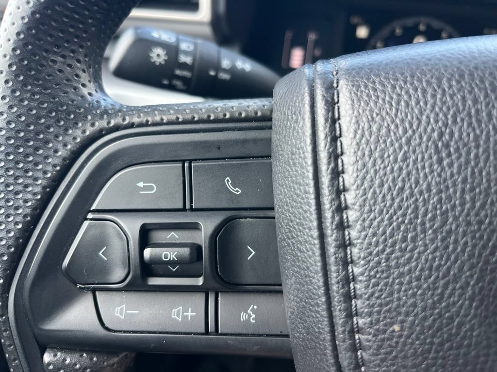 Used 2025 Toyota Tacoma SR5 AWD/4WD image 13