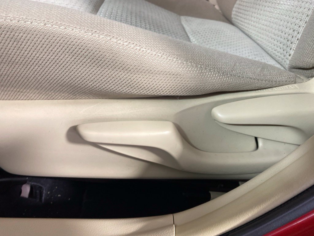 Used 2013 Toyota Camry LE FWD image 22