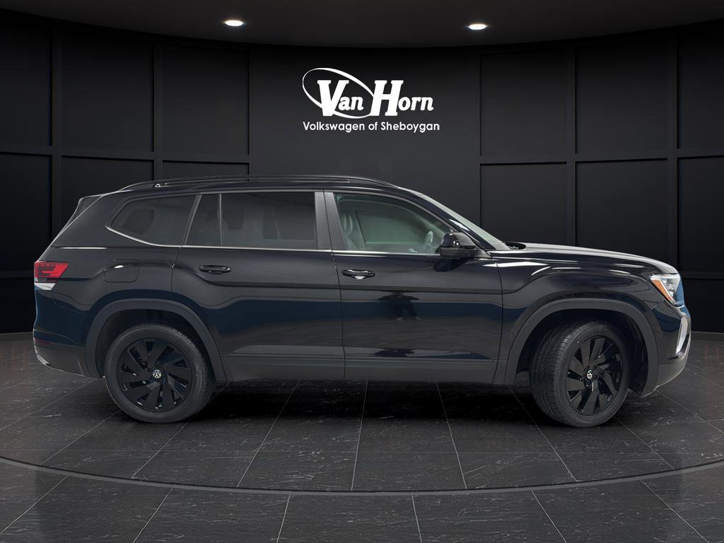 Used 2024 Volkswagen Atlas SE w/ Black Wheel Package image 8