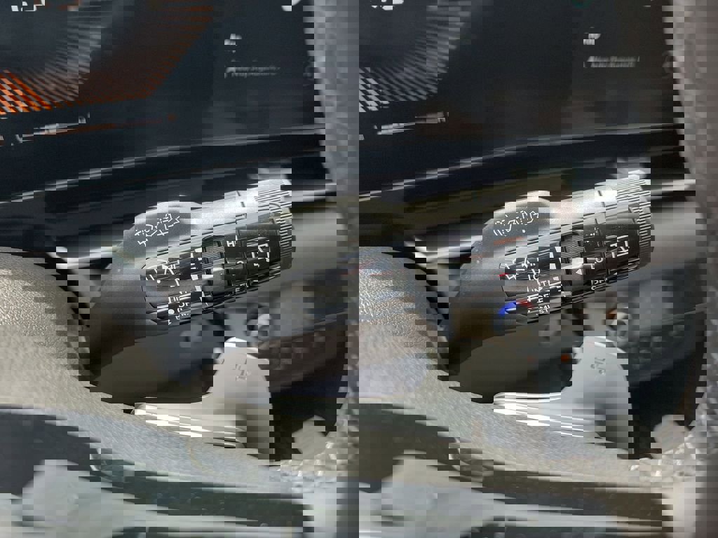 New 2026 Kia Carnival EX FWD image 30