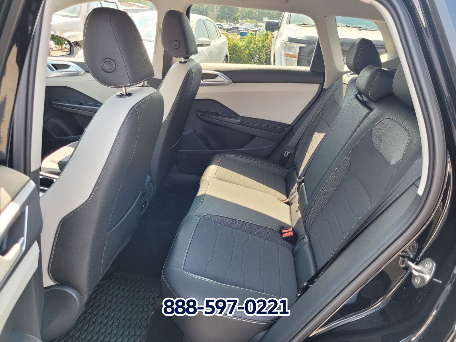 New 2025 Volkswagen Taos SE image 7