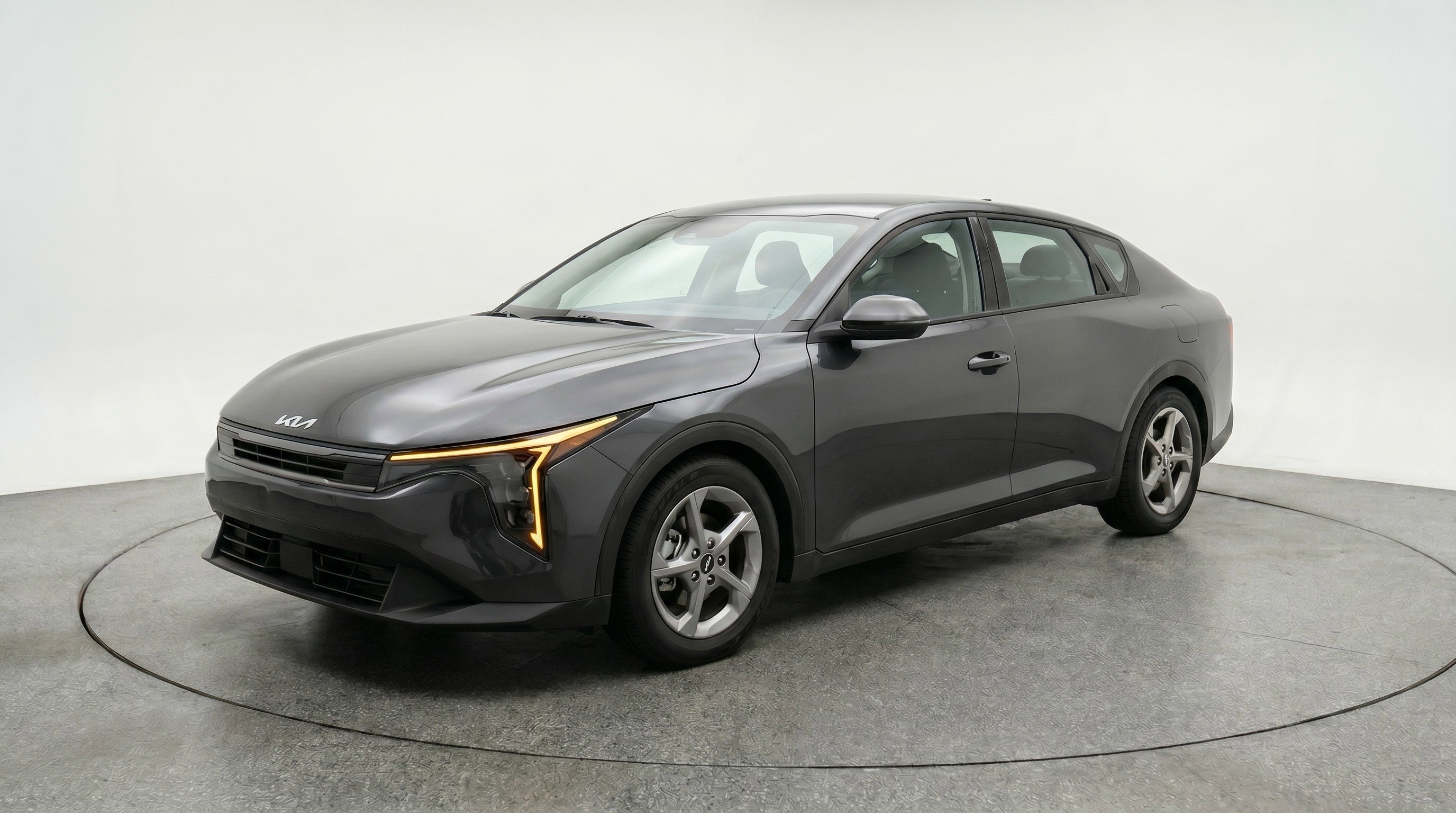 Used 2025 Kia K4 LXS FWD image 3