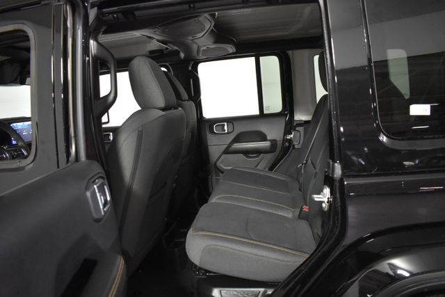 Used 2025 Jeep Wrangler Unlimited Sahara AWD/4WD image 30