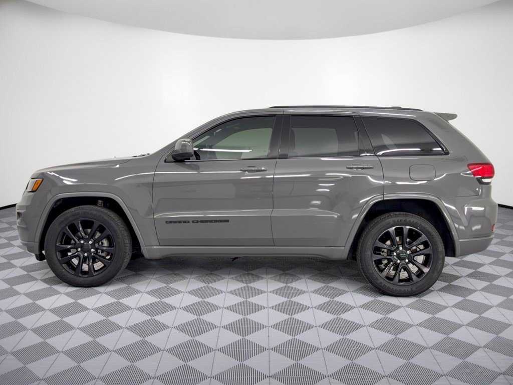 Used 2020 Jeep Grand Cherokee Altitude AWD/4WD image 2