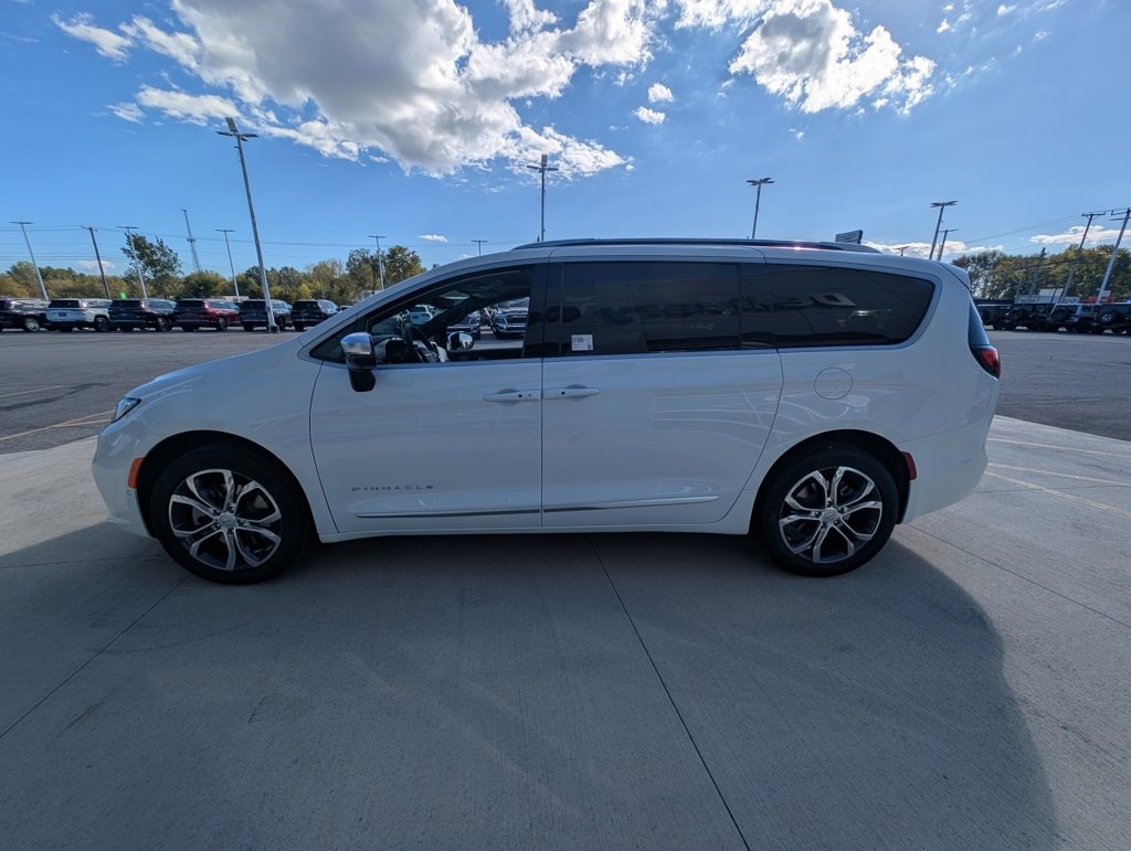 New 2026 Chrysler Pacifica Pinnacle image 7