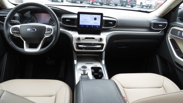 Certified 2022 Ford Explorer XLT w/ Equipment Group 202A image 2