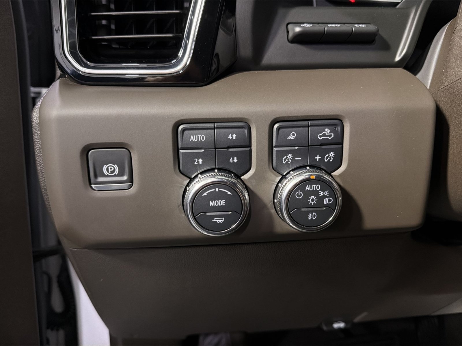 Used 2025 GMC Sierra 1500 Denali w/ Denali Reserve Package AWD/4WD image 30