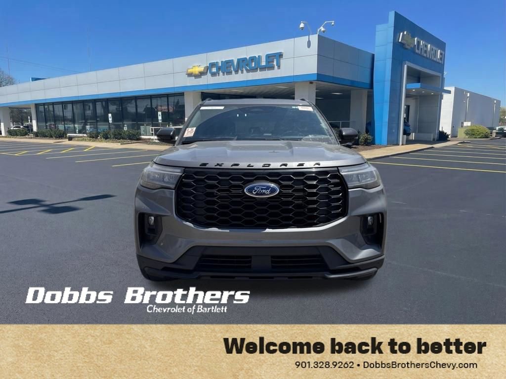 Used 2025 Ford Explorer ST-Line w/ ST-Line Street Pack AWD/4WD image 2