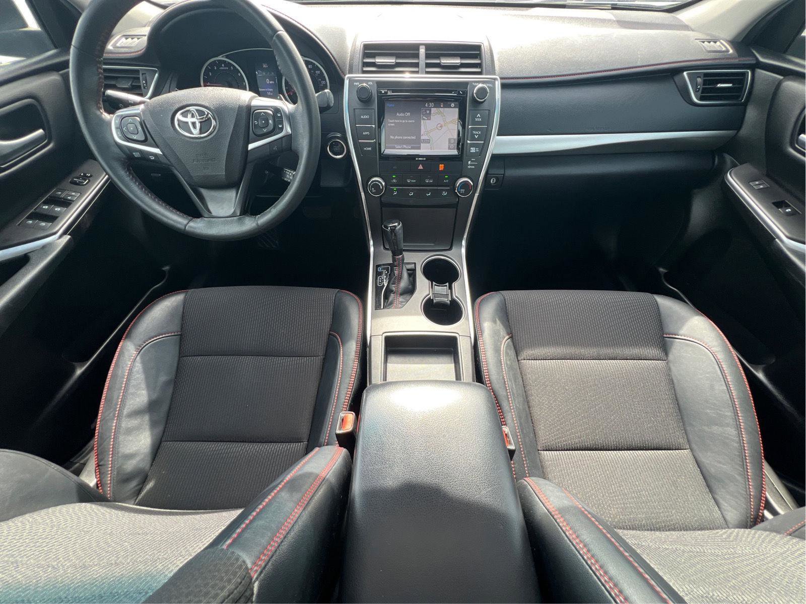 Used 2017 Toyota Camry SE w/ Moonroof Package image 2