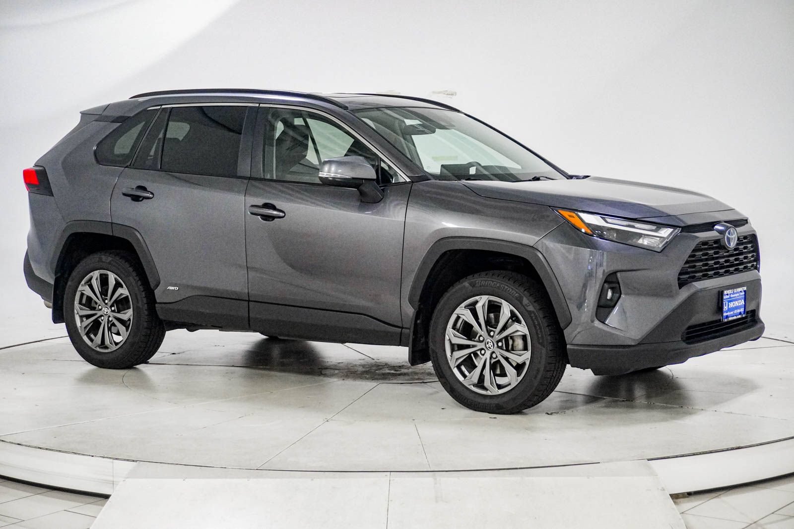 Used 2022 Toyota RAV4 XLE Premium AWD/4WD image 14