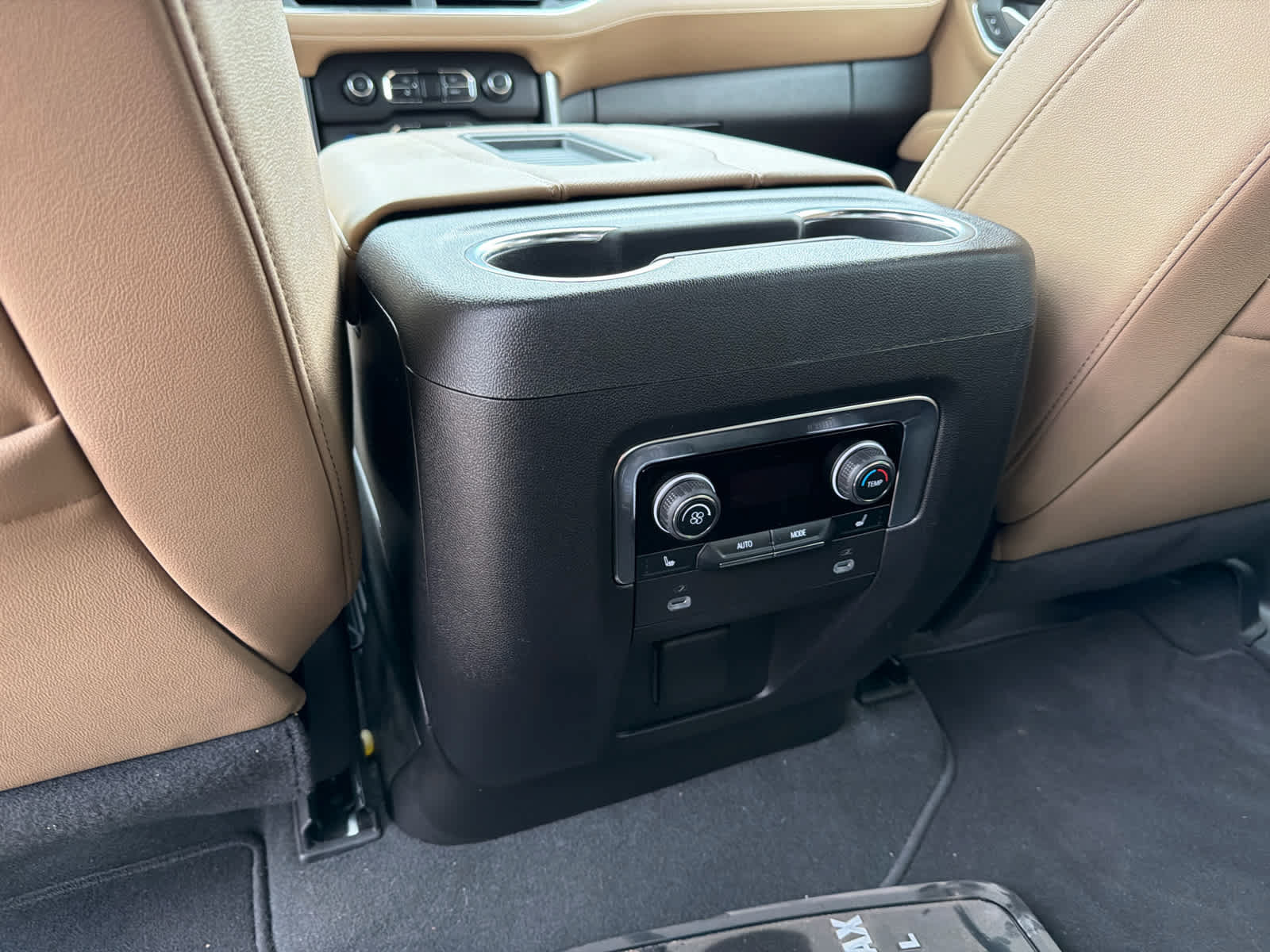 Used 2024 Chevrolet Suburban Premier AWD/4WD image 8