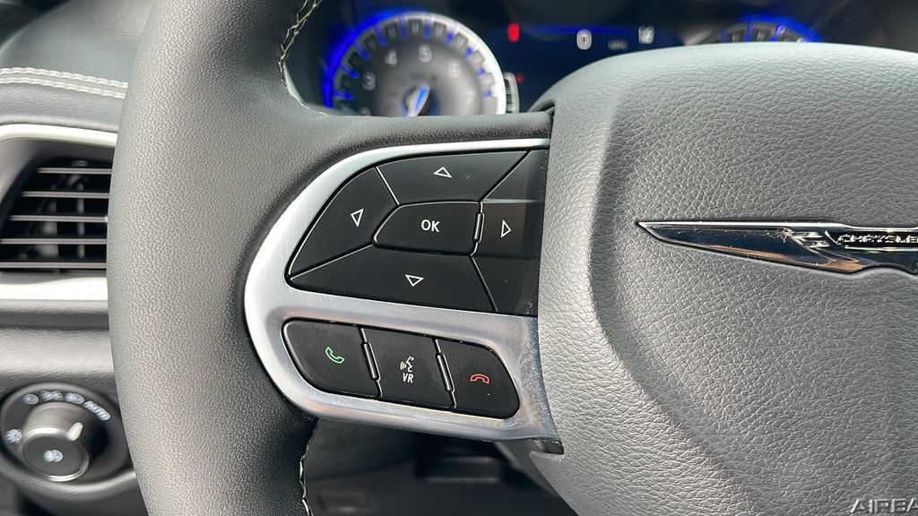 Used 2026 Chrysler Pacifica Select FWD image 24