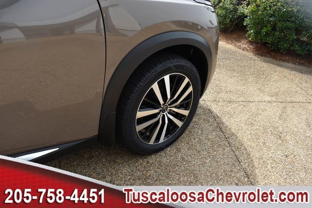 Used 2024 Nissan Pathfinder Platinum FWD image 14