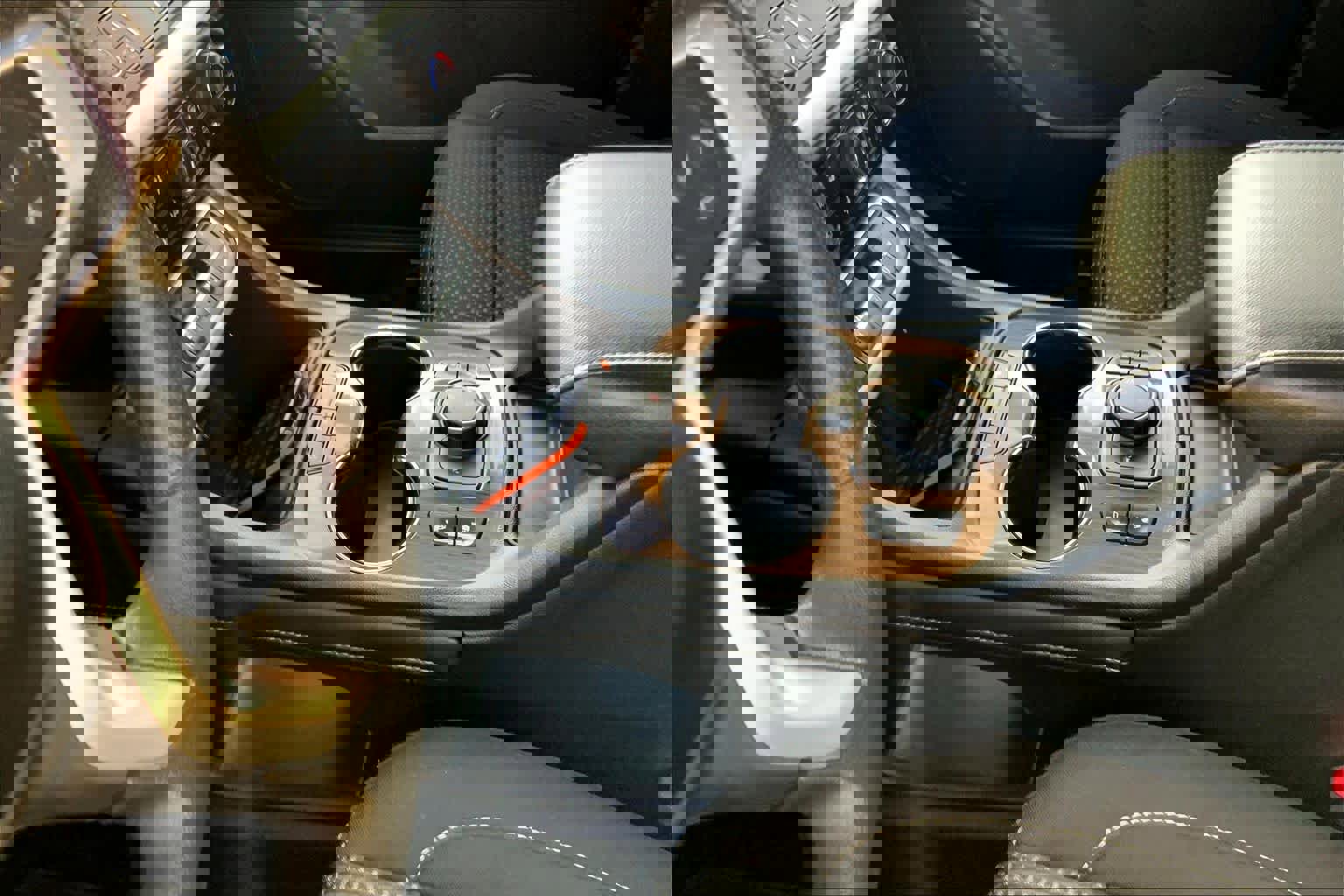 Certified 2023 GMC Acadia SLE w/ Driver Convenience Package image 15