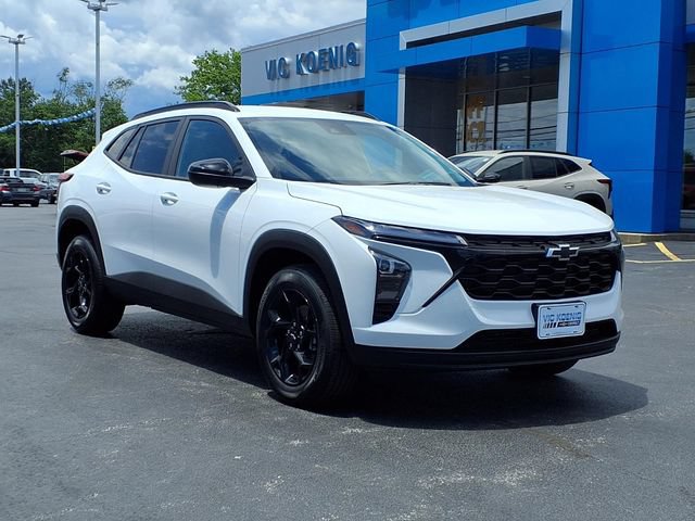 New 2026 Chevrolet Trax LT w/ Driver Confidence Package FWD image 2