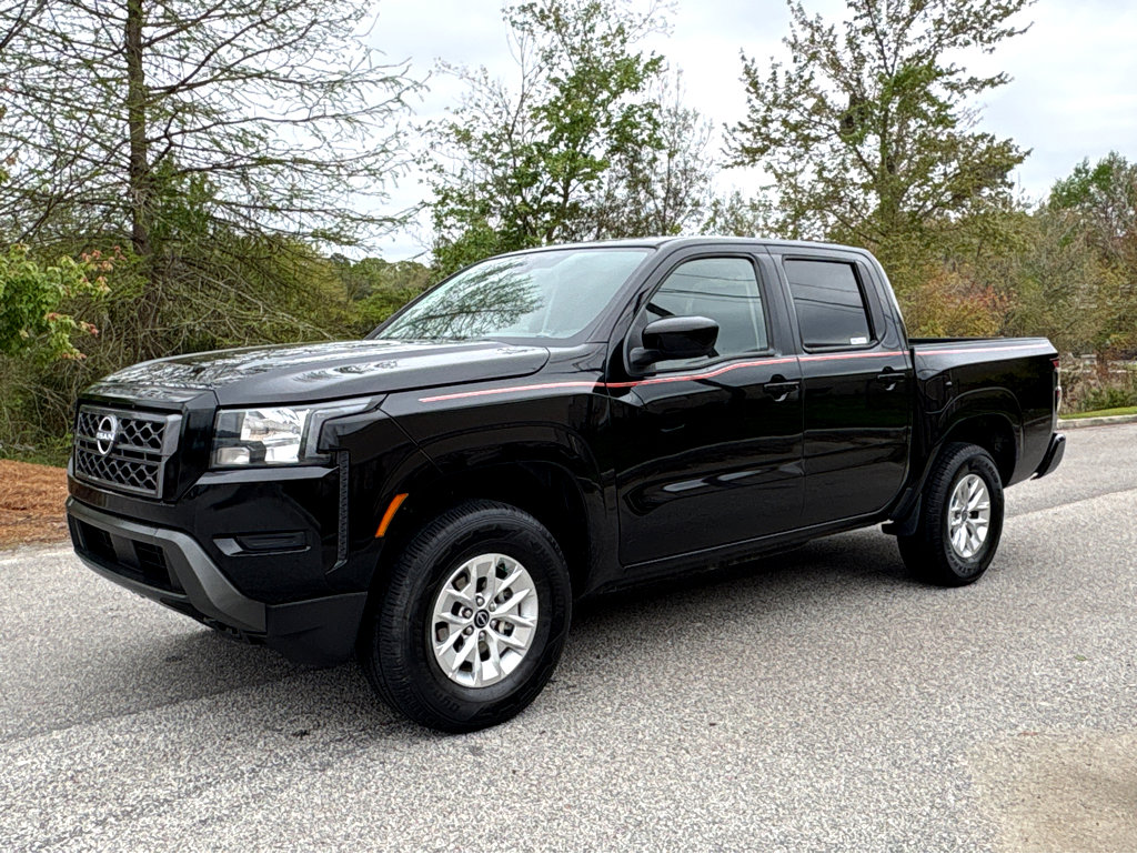 Certified 2024 Nissan Frontier SV image 3