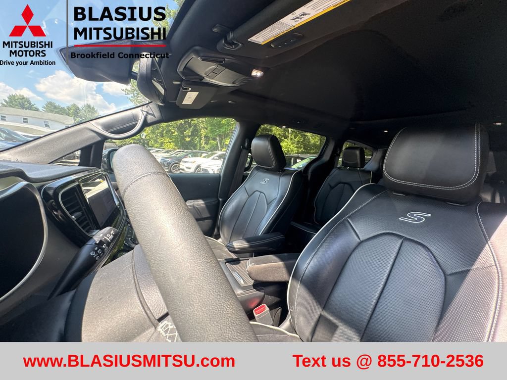 Used 2023 Chrysler Pacifica Limited w/ S Appearance Package FWD image 19