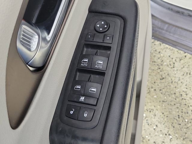 Used 2023 Chrysler Voyager LX FWD image 22